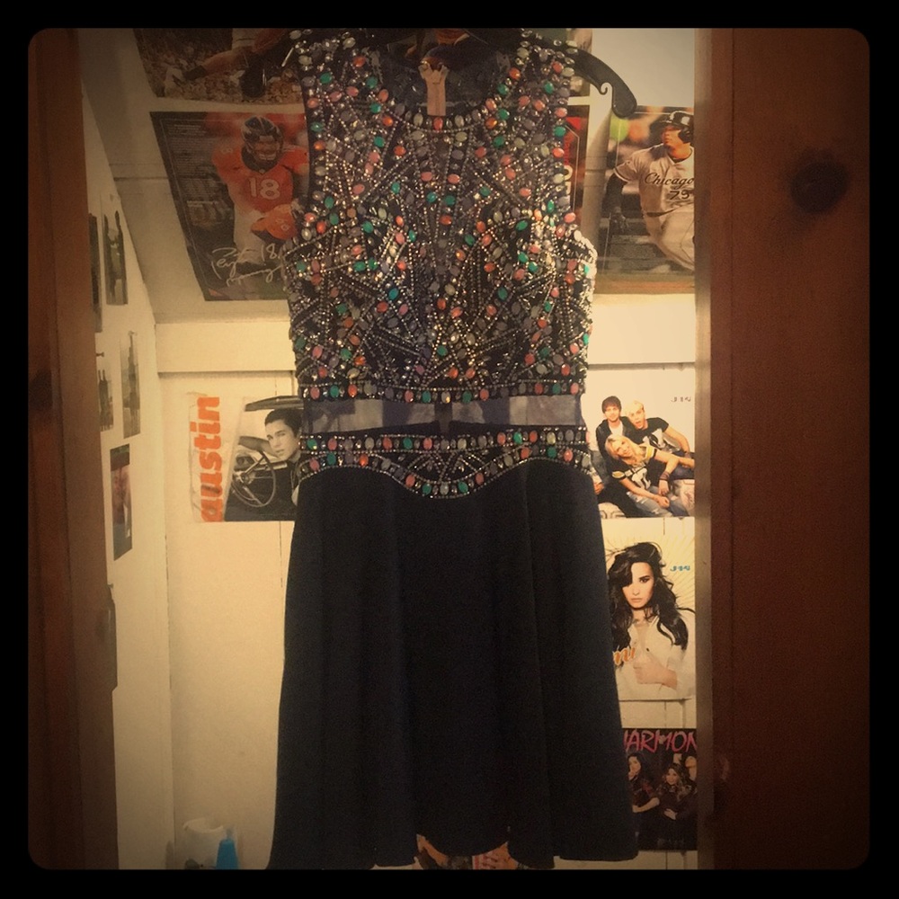 Homecoming dress size 8 (more like a 3/4, 4/5)